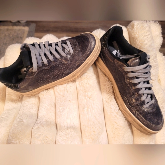 Bali Washed Stone Sneaker P448 - Picture 1 of 10